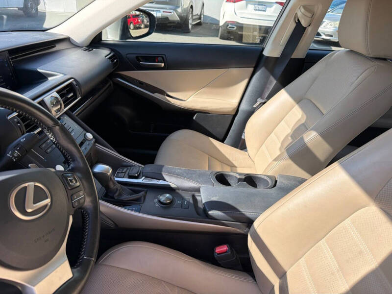 2017 Lexus IS 200t