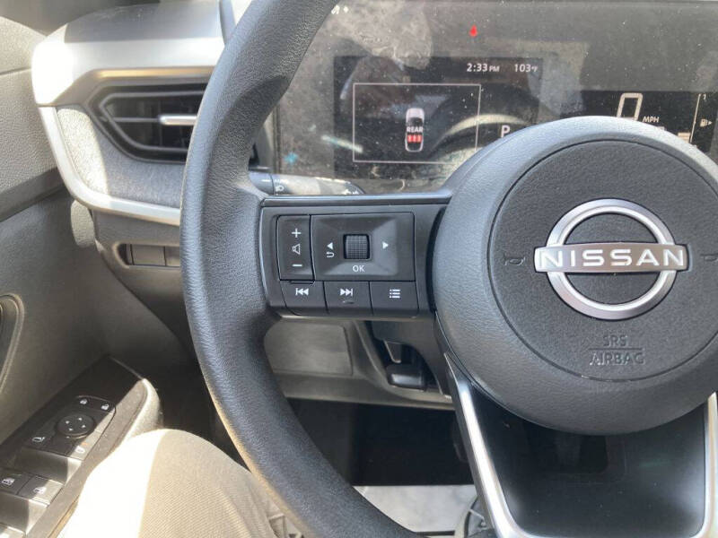 2025 Nissan Kicks SV