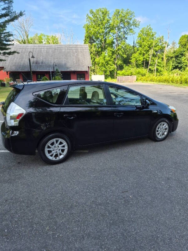 2013 Toyota Prius v Three