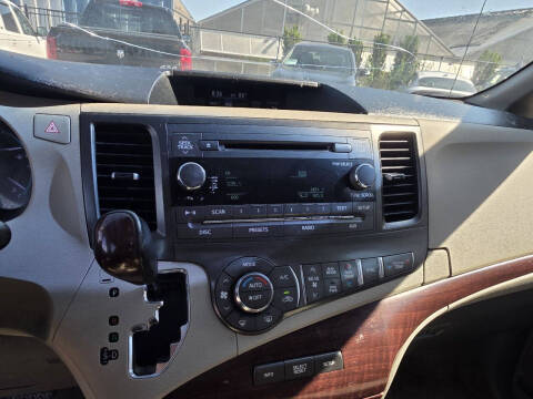 2012 Toyota Sienna XLE Mobility 7-Passenger