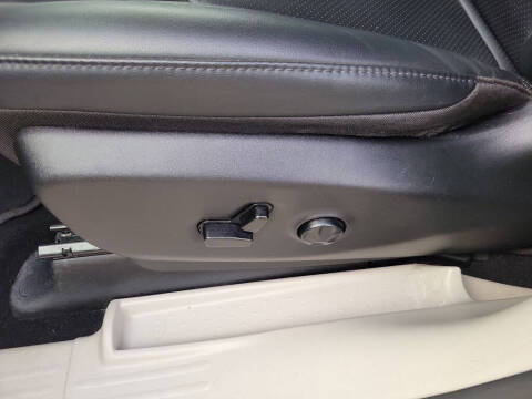 2024 Chrysler Pacifica Plug-In Hybrid Select