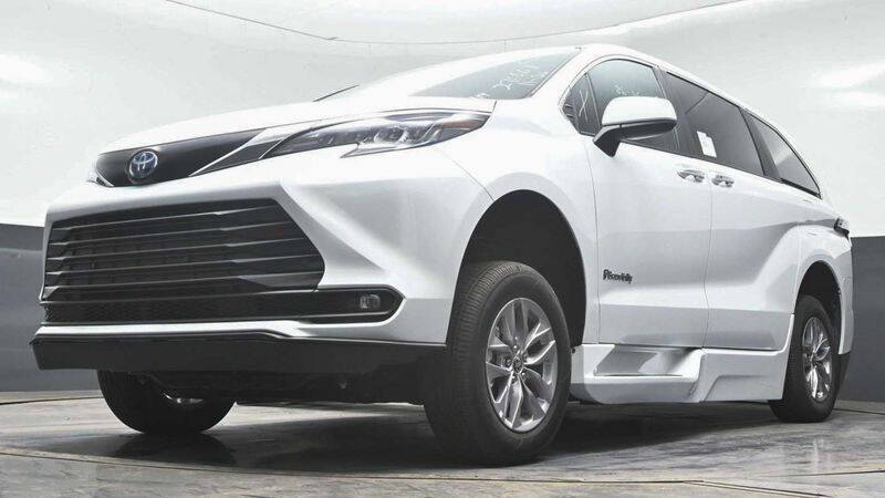 2025 Toyota Sienna XLE 7-Passenger