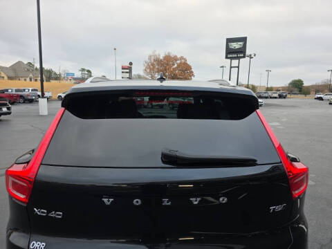 2022 Volvo XC40 T5 Momentum