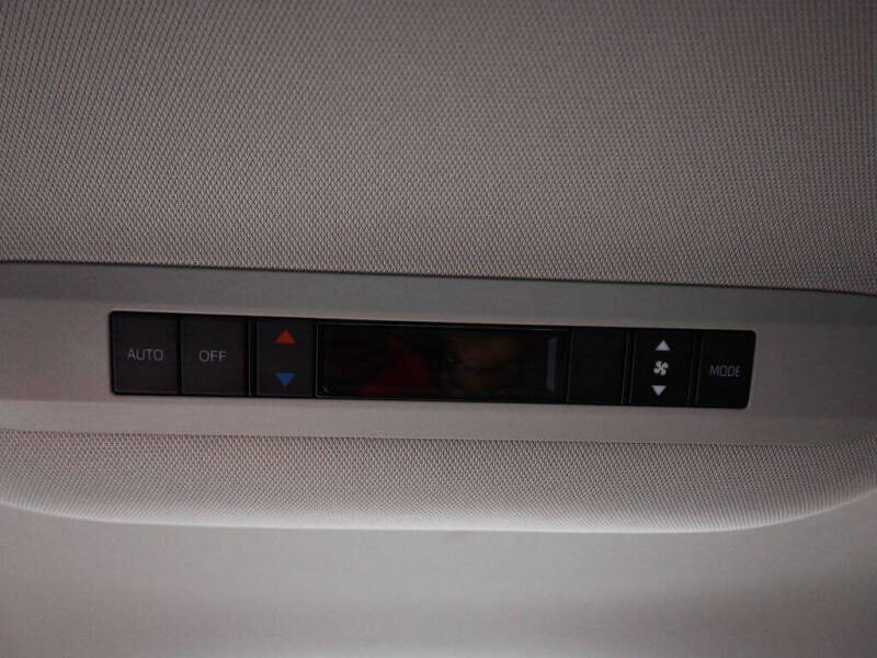 2022 Toyota Sienna LE 8-Passenger