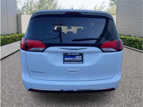 2018 Chrysler Pacifica Touring L