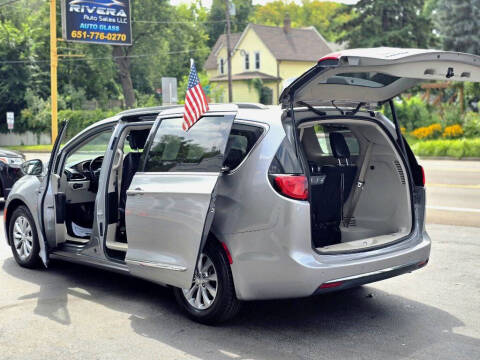 2017 Chrysler Pacifica Touring-L