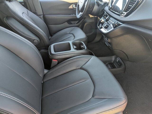 2026 Chrysler Voyager LX