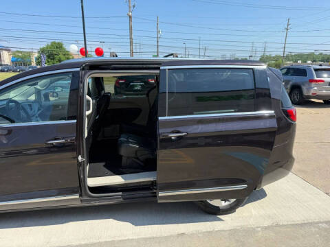 2017 Chrysler Pacifica Touring-L Plus