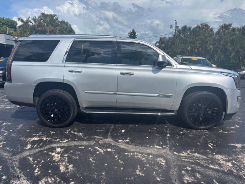 2017 Cadillac Escalade Luxury