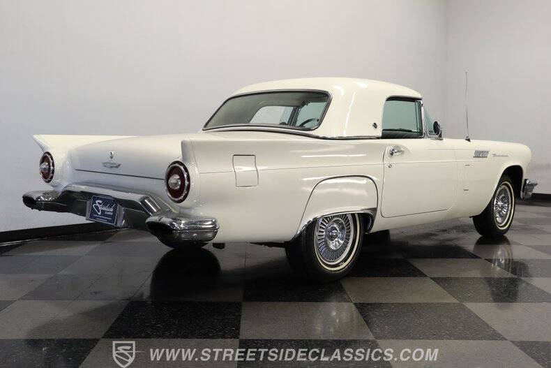 1957 Ford Thunderbird