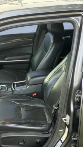 2017 Chrysler 300 C