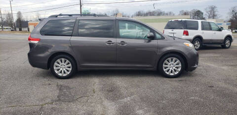 2013 Toyota Sienna LE 7-Passenger