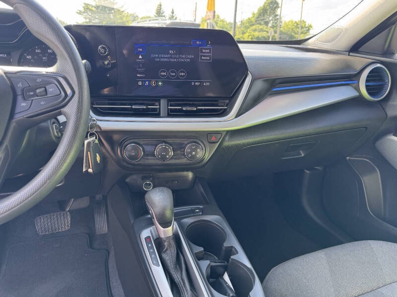 2025 Chevrolet Trax LS