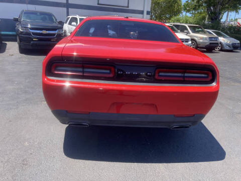 2015 Dodge Challenger SXT