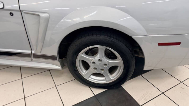 2002 Ford Mustang Deluxe