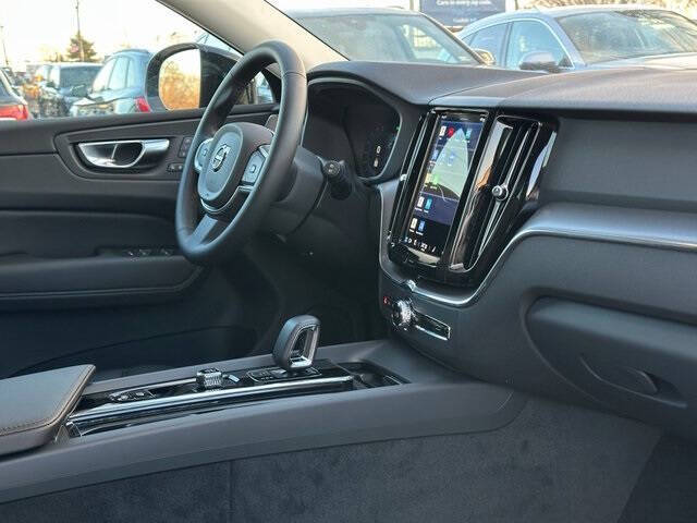 2025 Volvo XC60 T8 Core Dark Theme