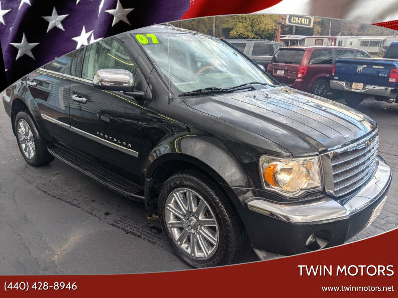 2007 Chrysler Aspen Limited's photo