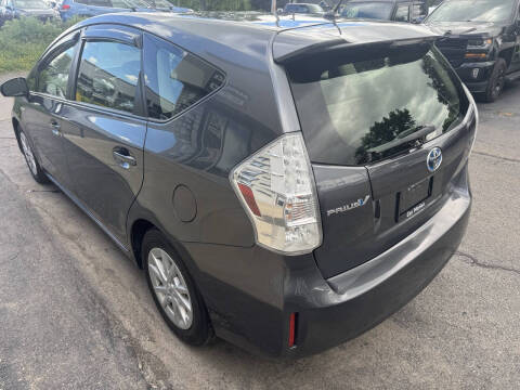 2012 Toyota Prius v Two