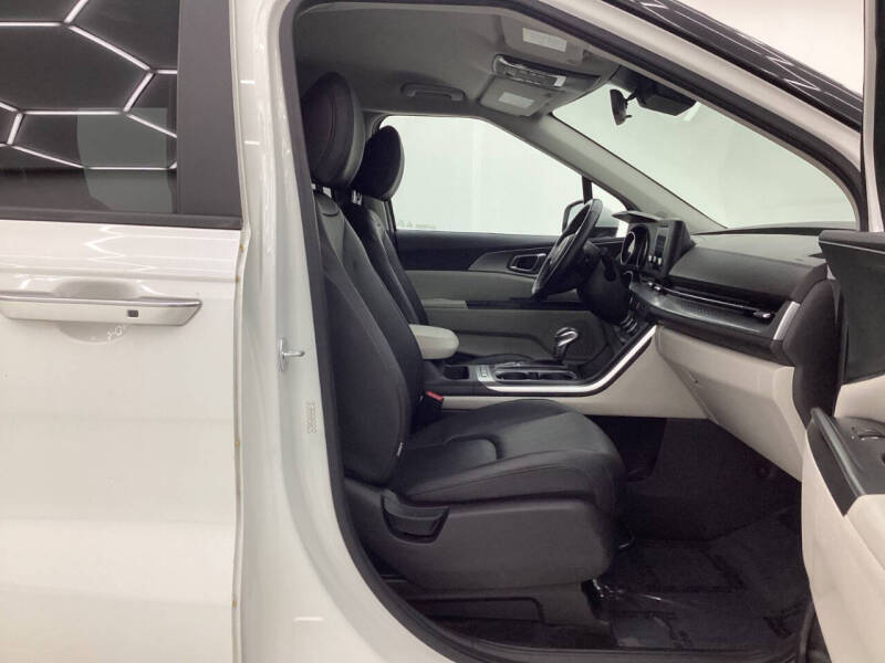 2023 Kia Carnival LX