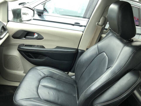 2022 Chrysler Pacifica Touring L