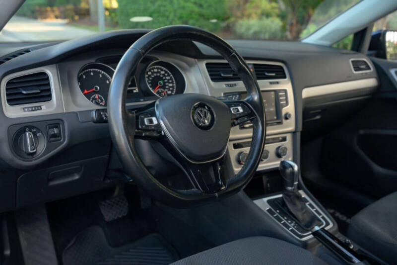 2017 Volkswagen Golf TSI S