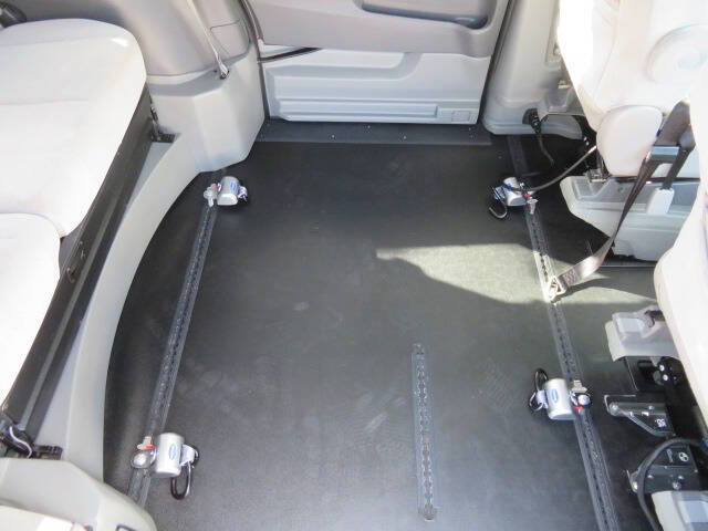 2020 Toyota Sienna LE Mobility 7-Passenger