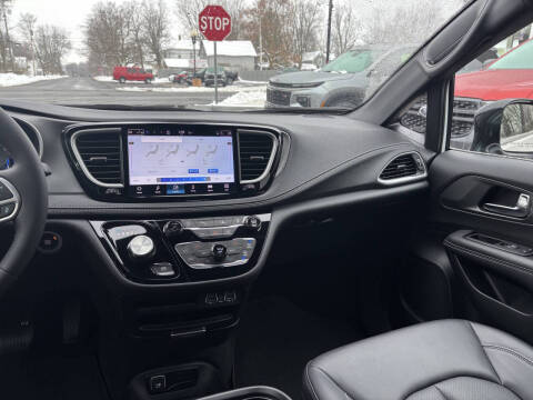 2025 Chrysler Pacifica Select