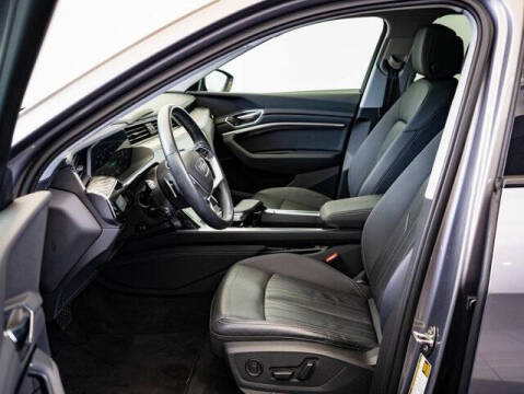 2022 Audi e-tron quattro Premium