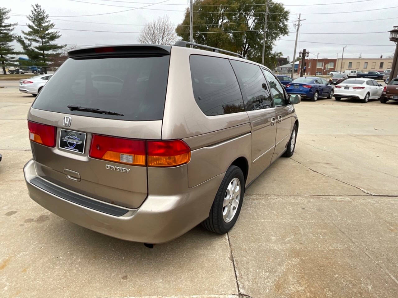 2003 Honda Odyssey for sale at Auto Connection in Waterloo, IA