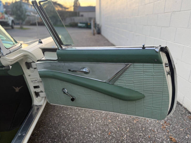 1957 Ford Thunderbird