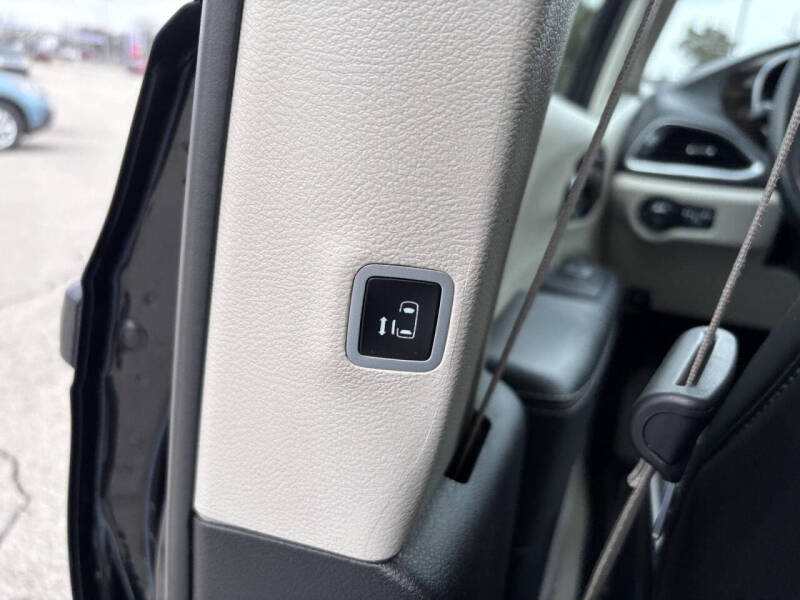 2023 Chrysler Pacifica Plug-In Hybrid Limited