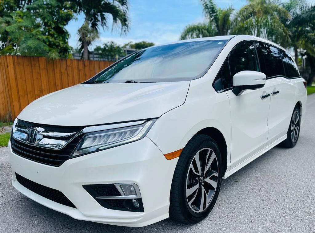 2018 HONDA Odyssey Minivan - $18,595