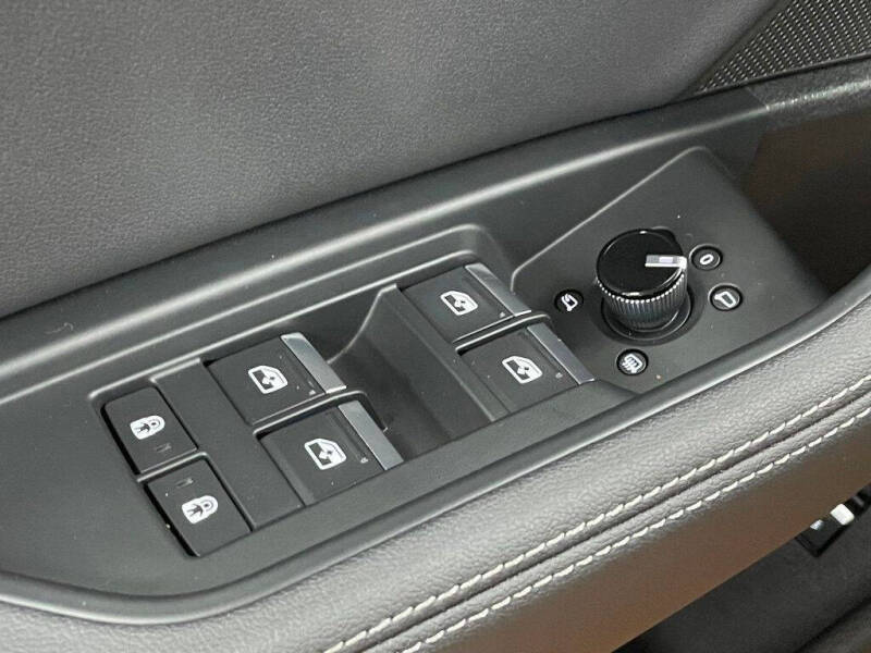 2021 Audi e-tron quattro Premium