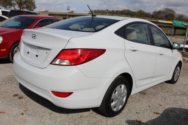 2017 Hyundai Accent SE photo 9