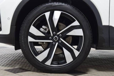 2025 Volvo XC40 B5 Plus Dark Theme