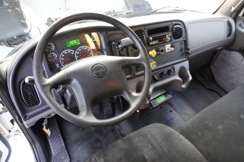 2018 Freightliner M2 106