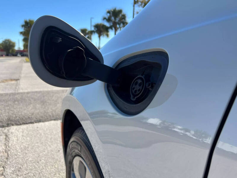 2017 Chrysler Pacifica Hybrid Platinum