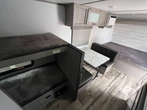 2024 Coleman 17B Travel Trailer