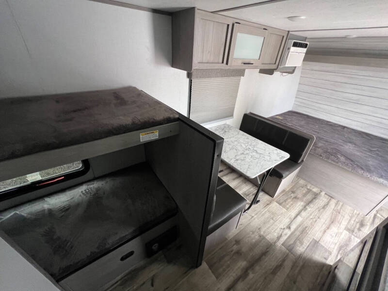 2024 Coleman 17B Travel Trailer