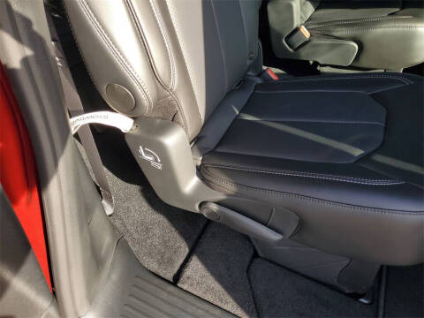 2025 Chrysler Voyager LX