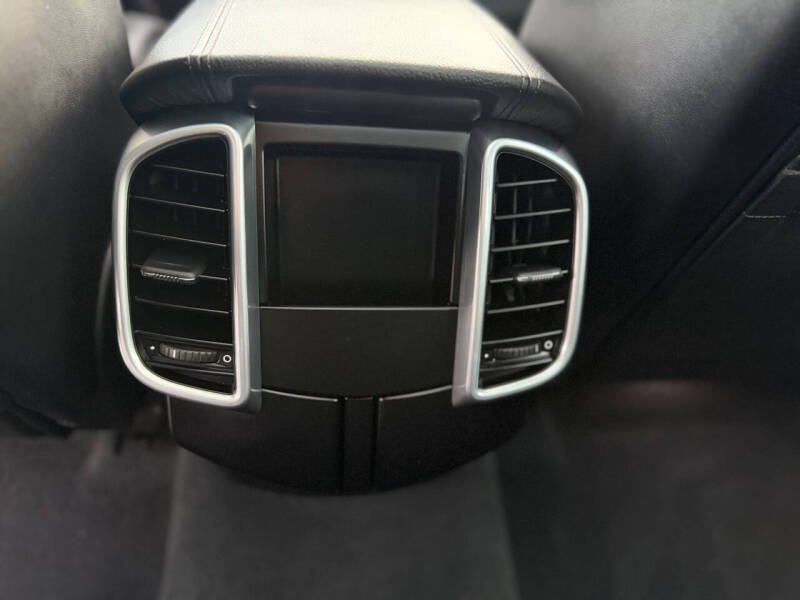2017 Porsche Cayenne Platinum Edition