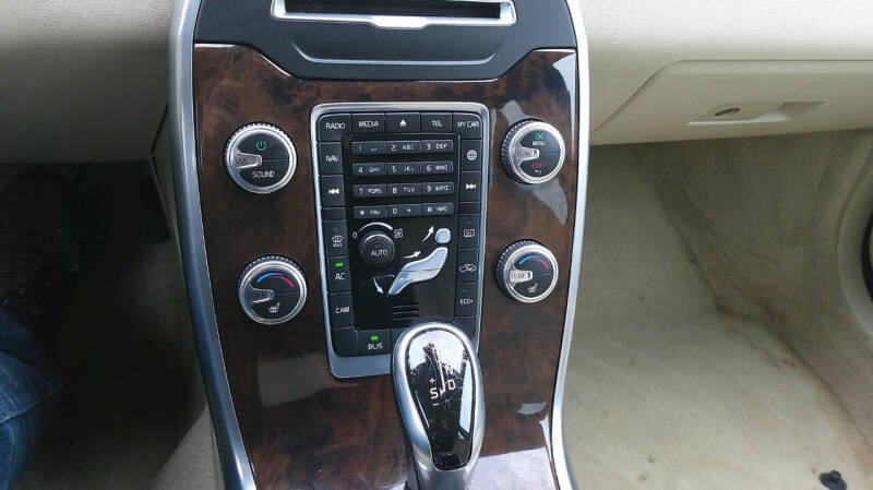 2015 Volvo XC70 T5 Drive-E Premier