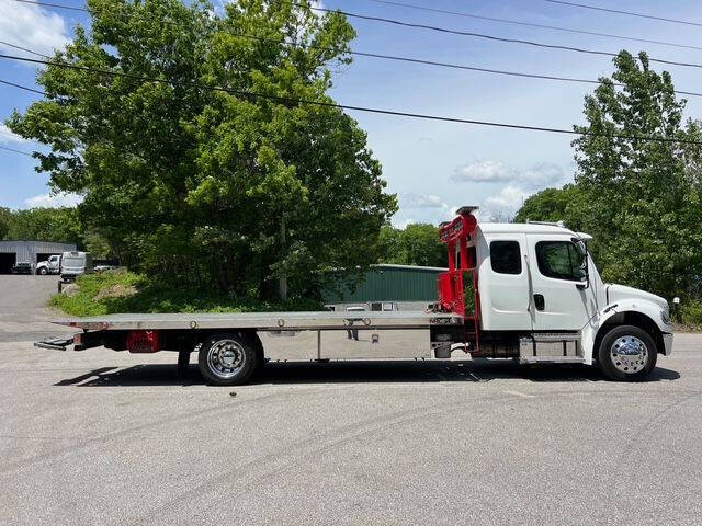 2023 Freightliner M2 106
