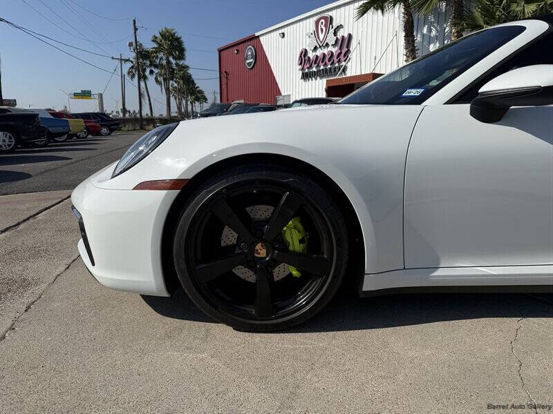 2020 Porsche 911 Carrera