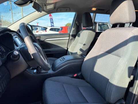 2019 Toyota Highlander LE