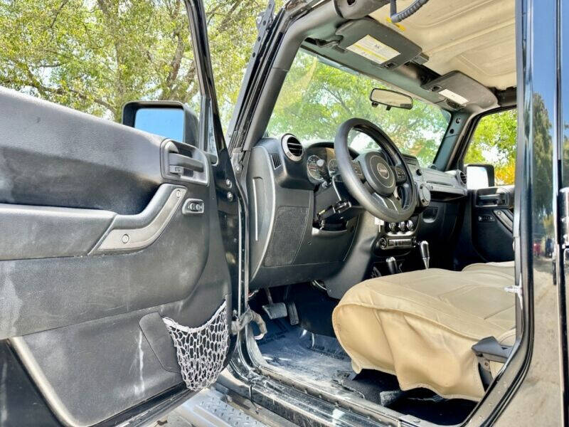 2012 Jeep Wrangler Unlimited  - $20,995