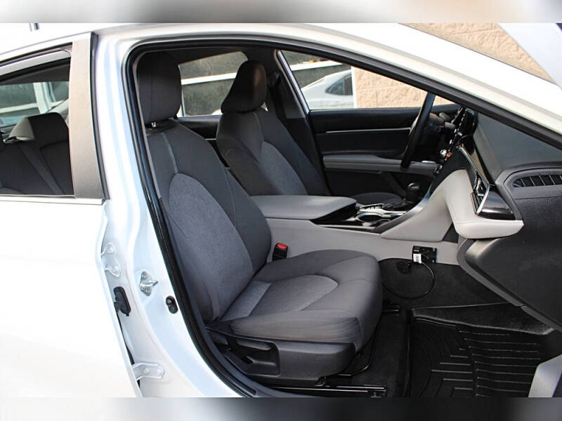 2023 Toyota Camry Hybrid LE