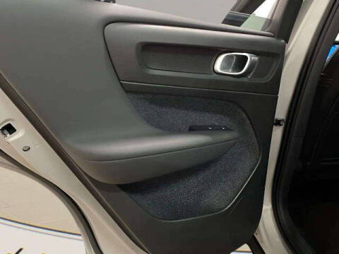 2025 Volvo XC40 B5 Plus Dark Theme