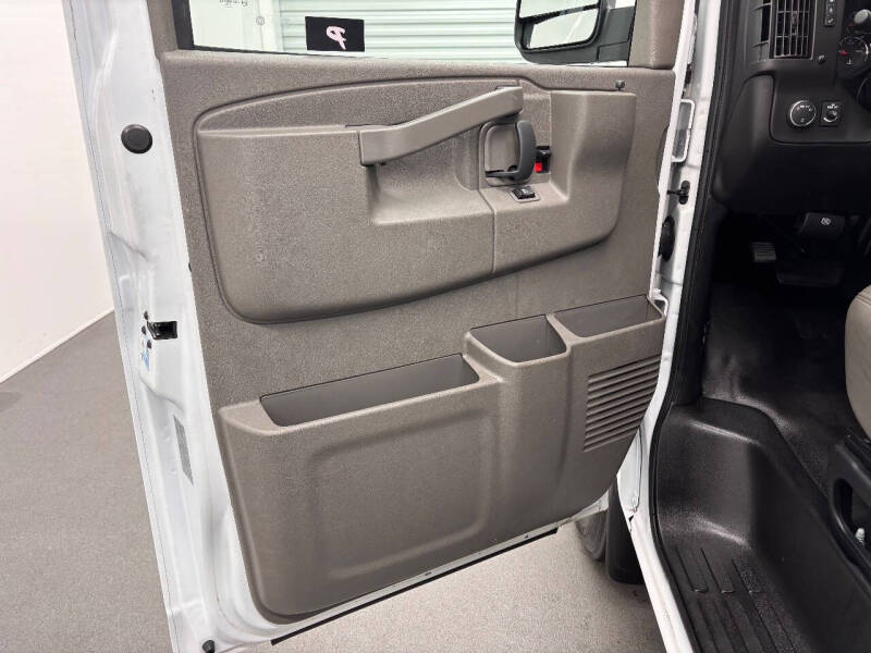 2023 Chevrolet Express 3500