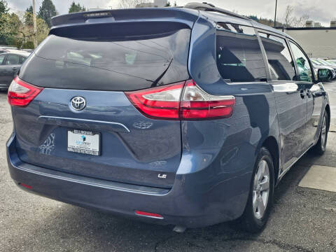2017 Toyota Sienna LE 8-Passenger